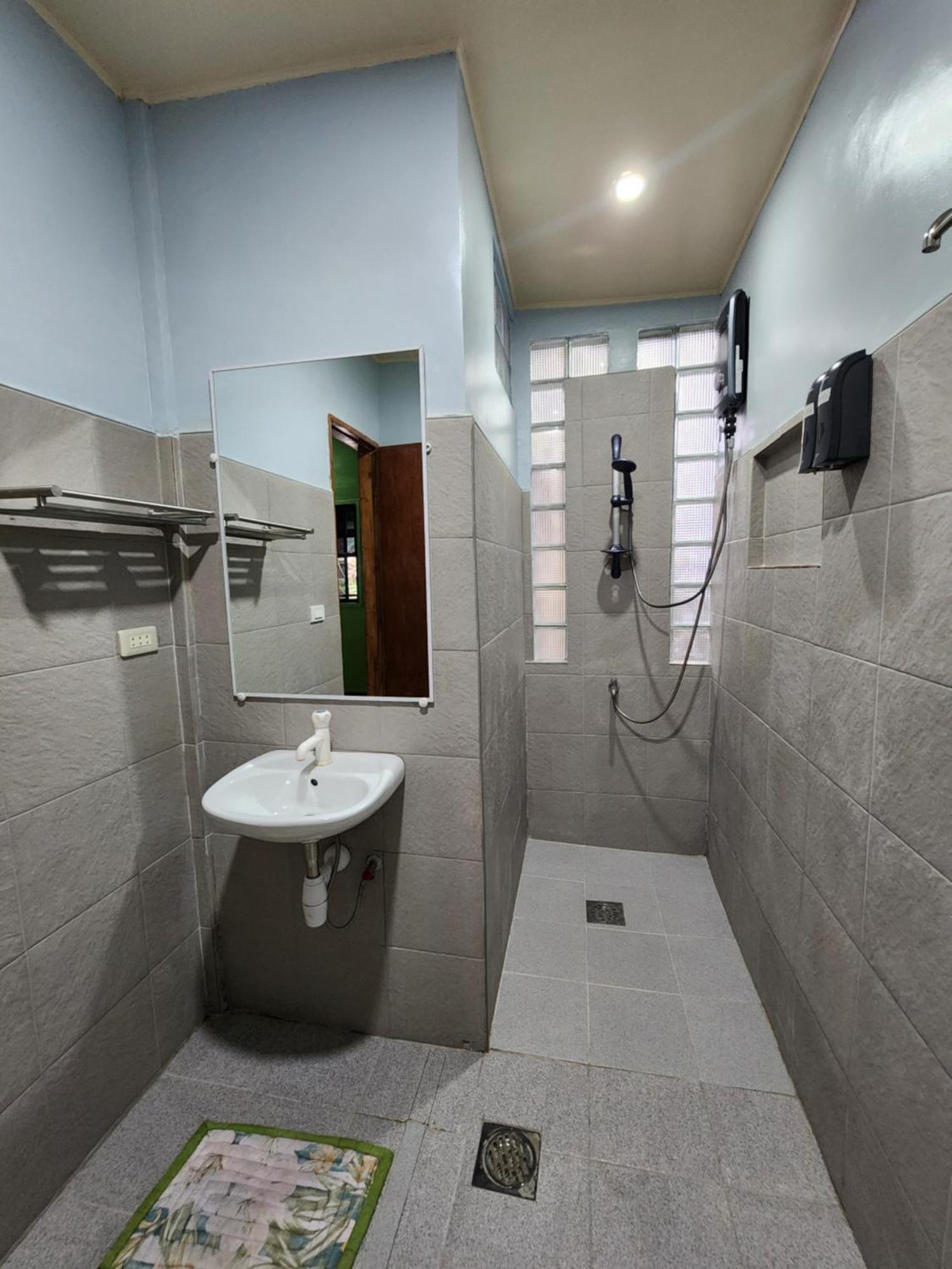MJ's Residences Moalboal Exterior foto
