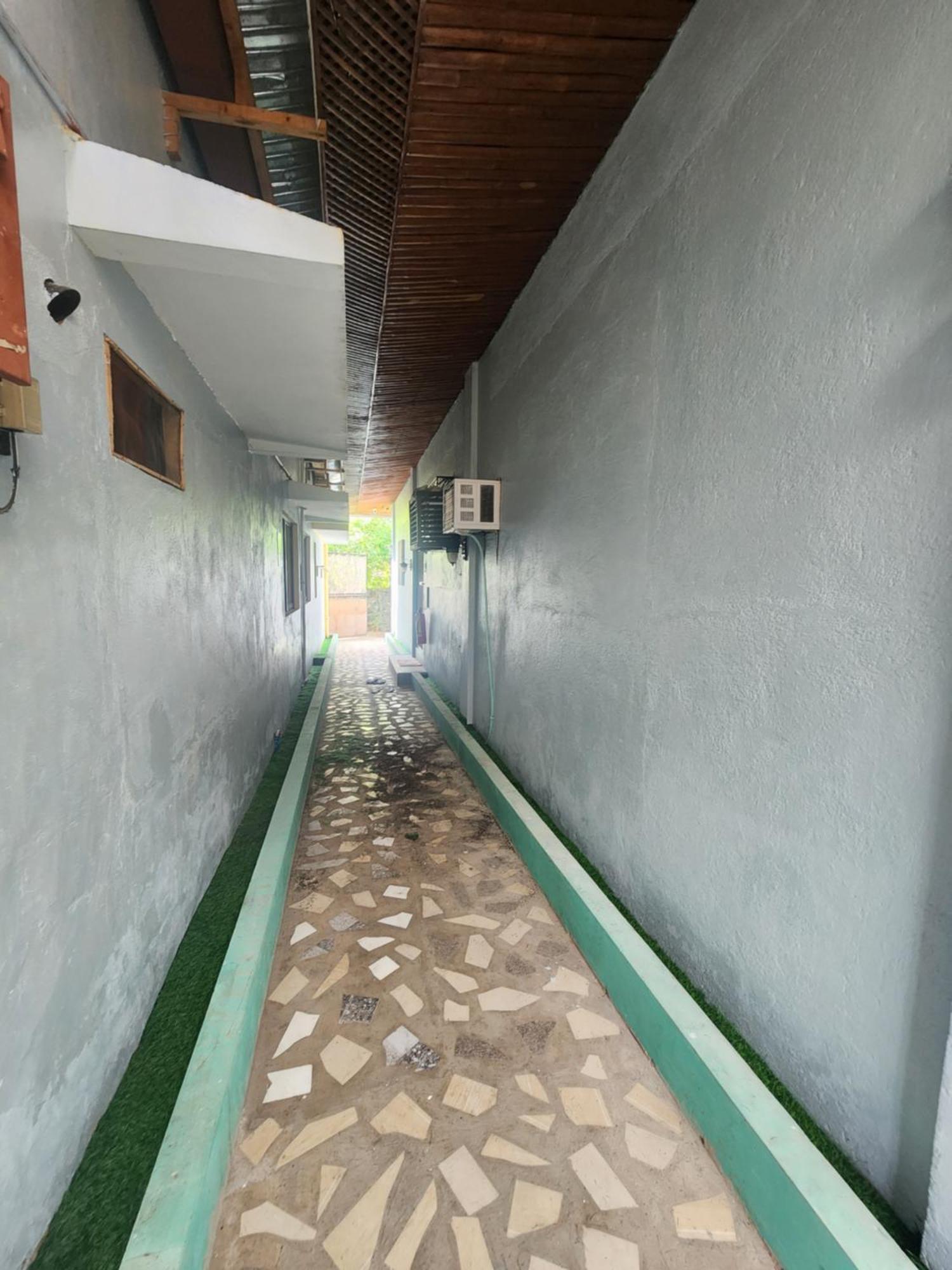 MJ's Residences Moalboal Exterior foto