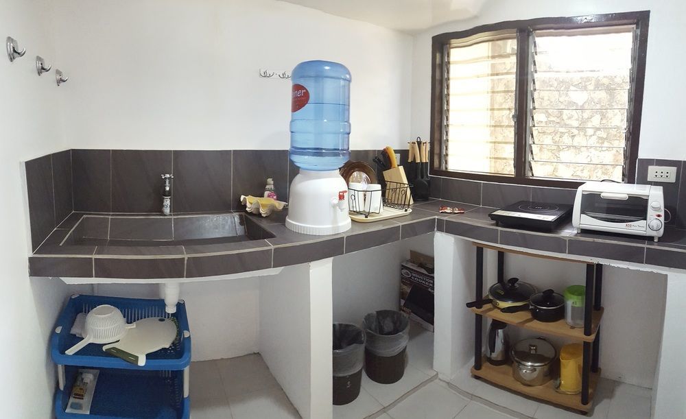 MJ's Residences Moalboal Exterior foto