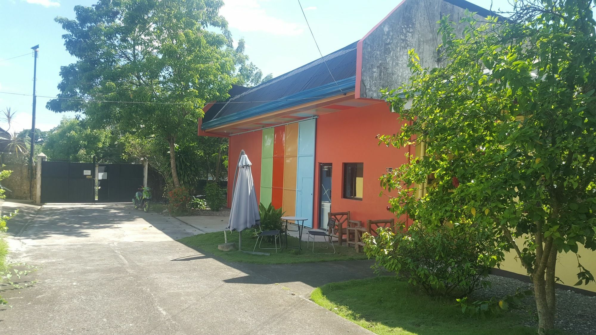 MJ's Residences Moalboal Exterior foto