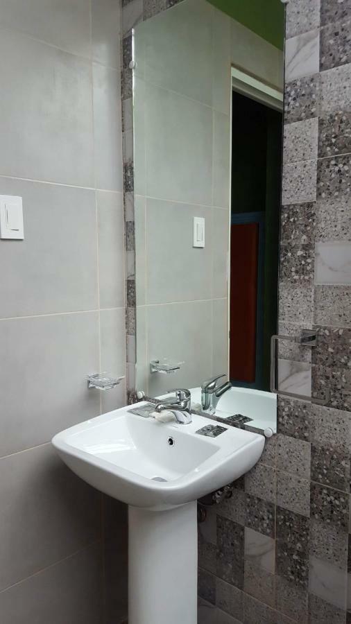 MJ's Residences Moalboal Exterior foto
